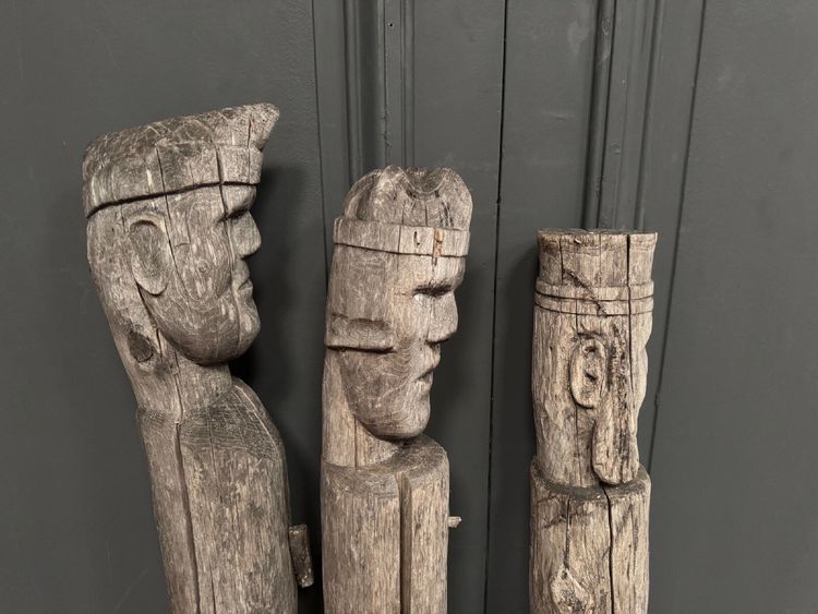 3 Totems aus Holz Volkskunst, die die Heiligen Drei Könige darstellen Mitte 20.