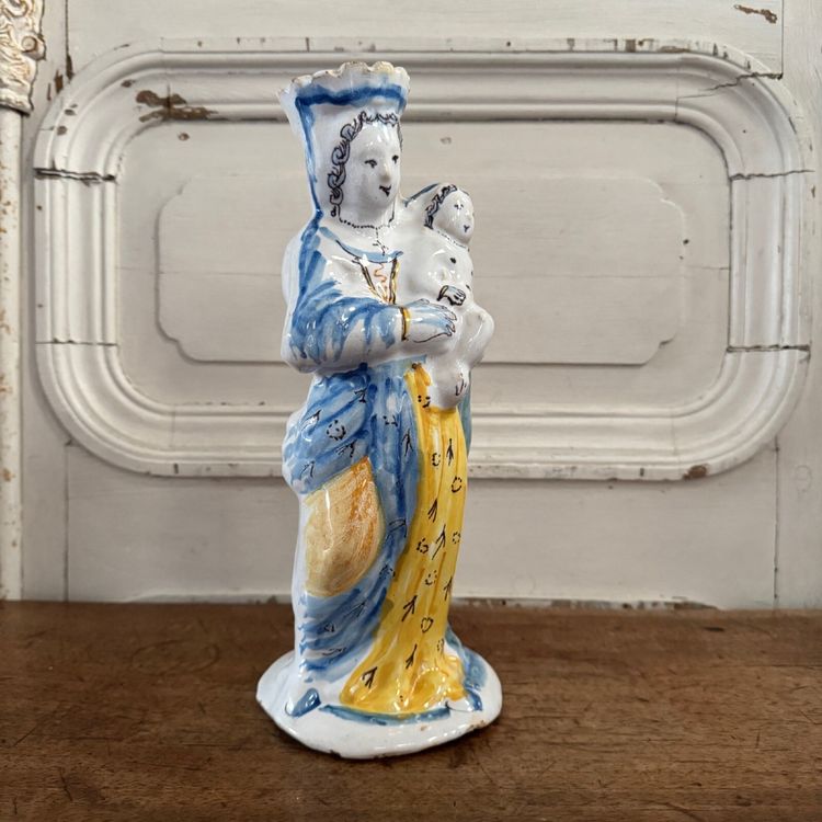 Vergine Maria del XVIII secolo in terracotta di Nevers