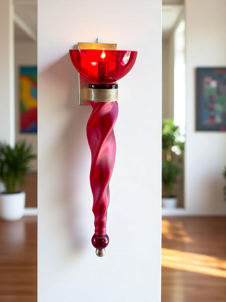 PAIRE D APPLIQUES TORCHERES MURANO EN VERRE TEINTÉ ROUGE ET LAITON DE 62 CM