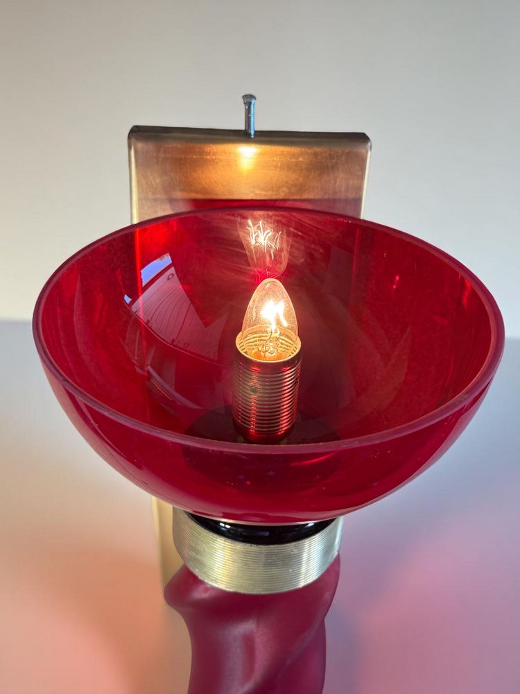 PAIRE D APPLIQUES TORCHERES MURANO EN VERRE TEINTÉ ROUGE ET LAITON DE 62 CM