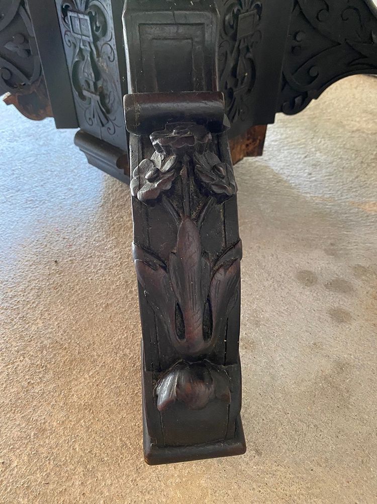 Grande tavolo Napoleone III in legno annerito