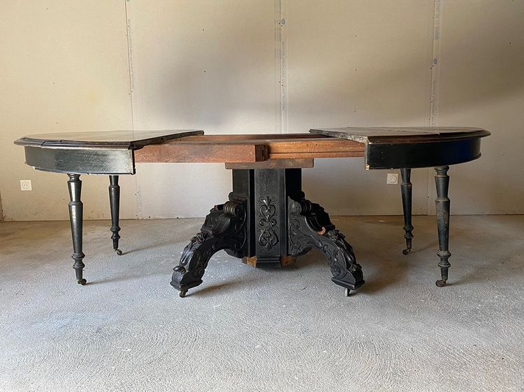 Grande tavolo Napoleone III in legno annerito