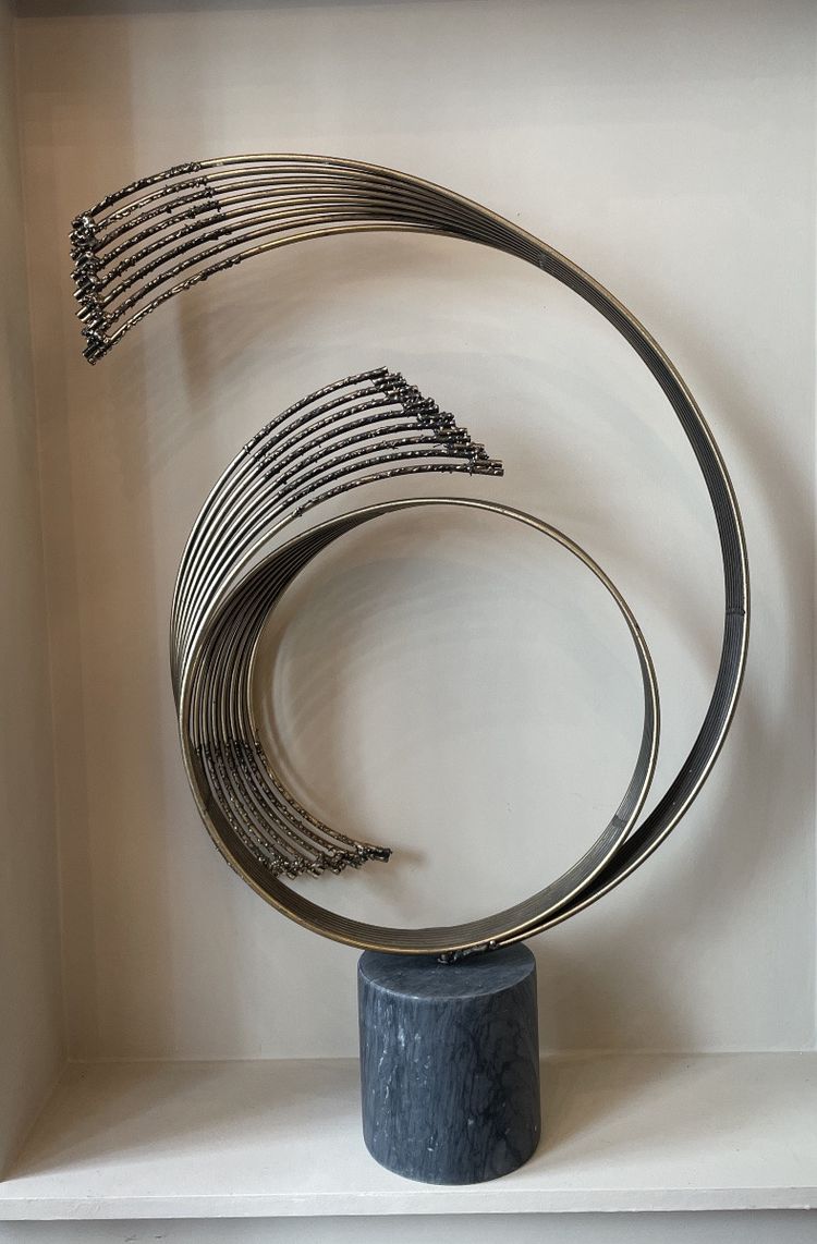 „Windswept“ Skulptur aus poliertem Stahl von Curtis Jere
