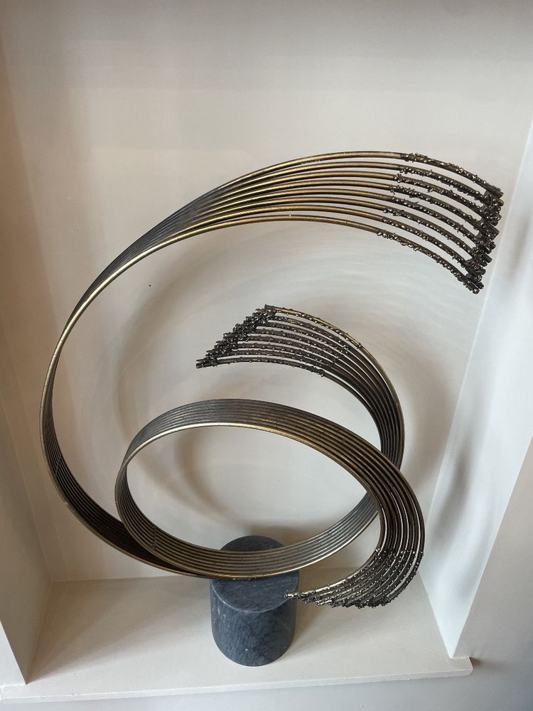 „Windswept“ Skulptur aus poliertem Stahl von Curtis Jere
