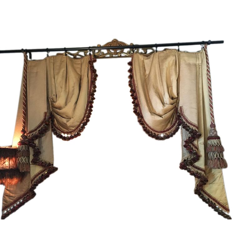 Tre coppie di mantovane in seta con nappe, XIX secolo