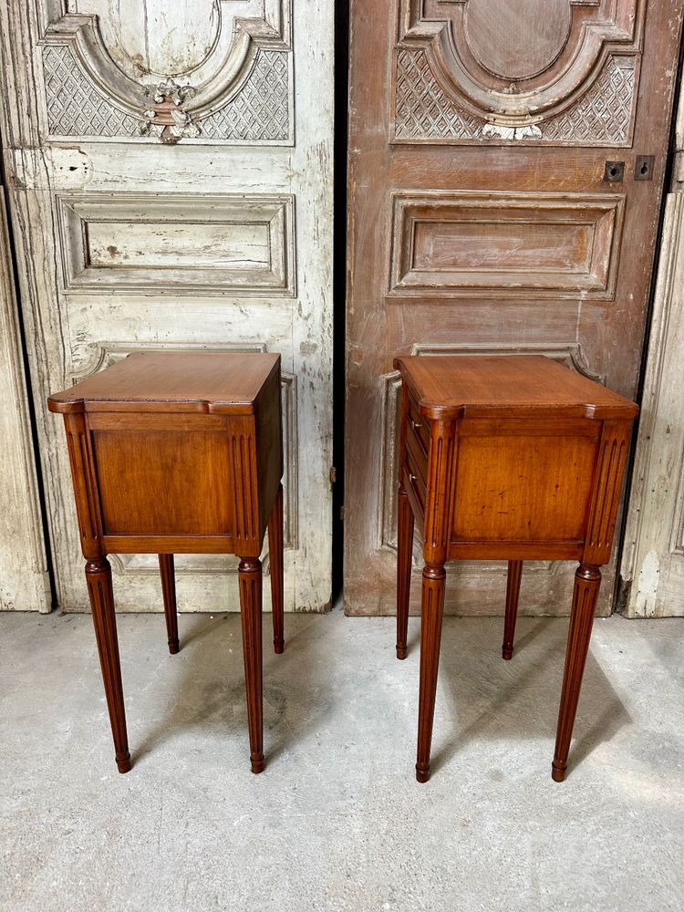 Paire de chevets style Louis XVI 20e siècle 