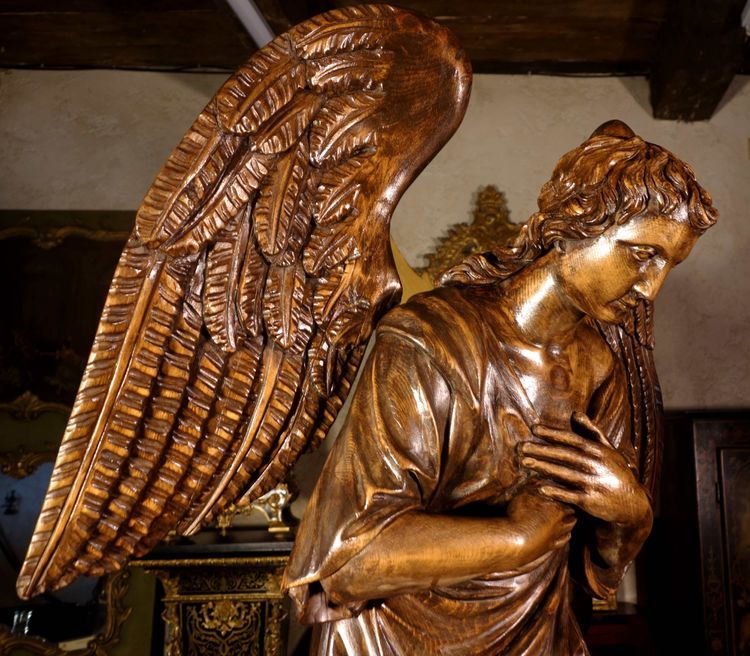 Grande paire d’anges ailés en adoration, XVIIIe siècle