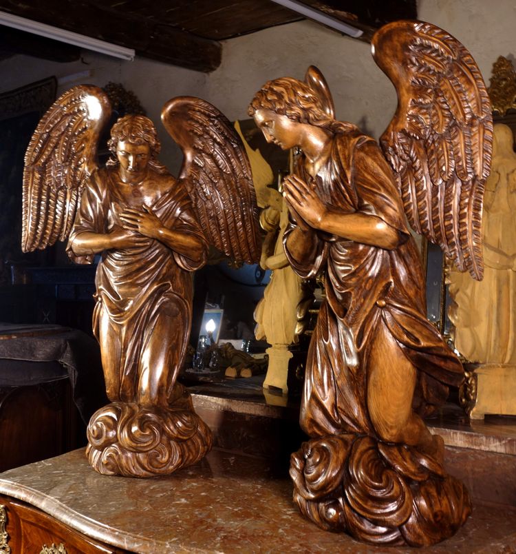 Grande paire d’anges ailés en adoration, XVIIIe siècle