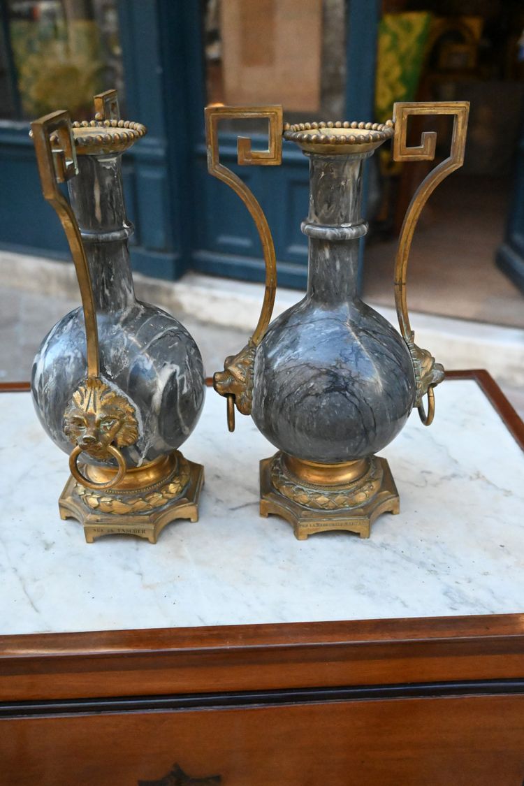 Coppia di vasi in marmo blu turchese , Luigi XVI, Duchesse de Beauffremont