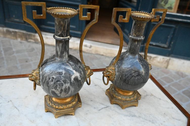 Coppia di vasi in marmo blu turchese , Luigi XVI, Duchesse de Beauffremont