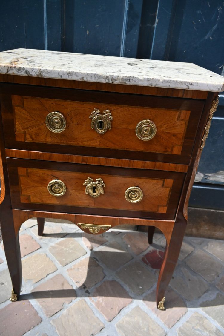 Petite commode estampillée de Bury d époque Louis XVI