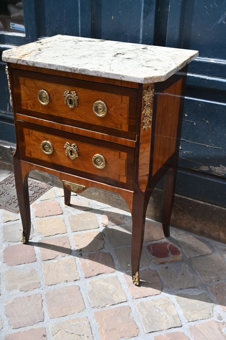 Petite commode estampillée de Bury d époque Louis XVI