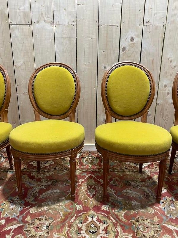 Suite di 4 sedie in stile giallo Louis XVI giallo