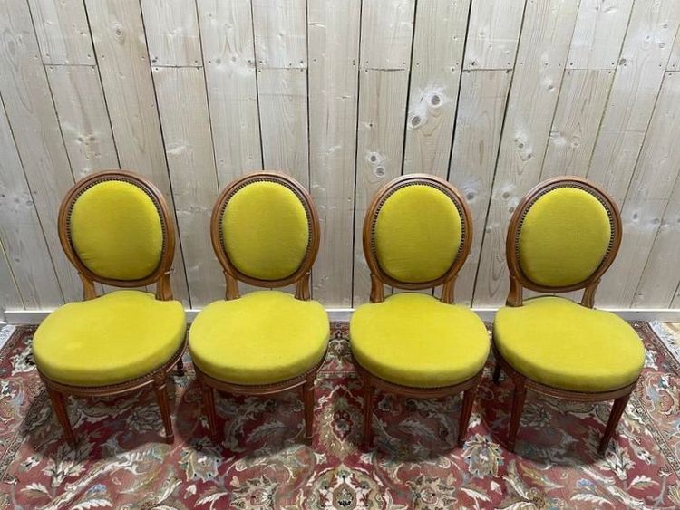 Suite di 4 sedie in stile giallo Louis XVI giallo
