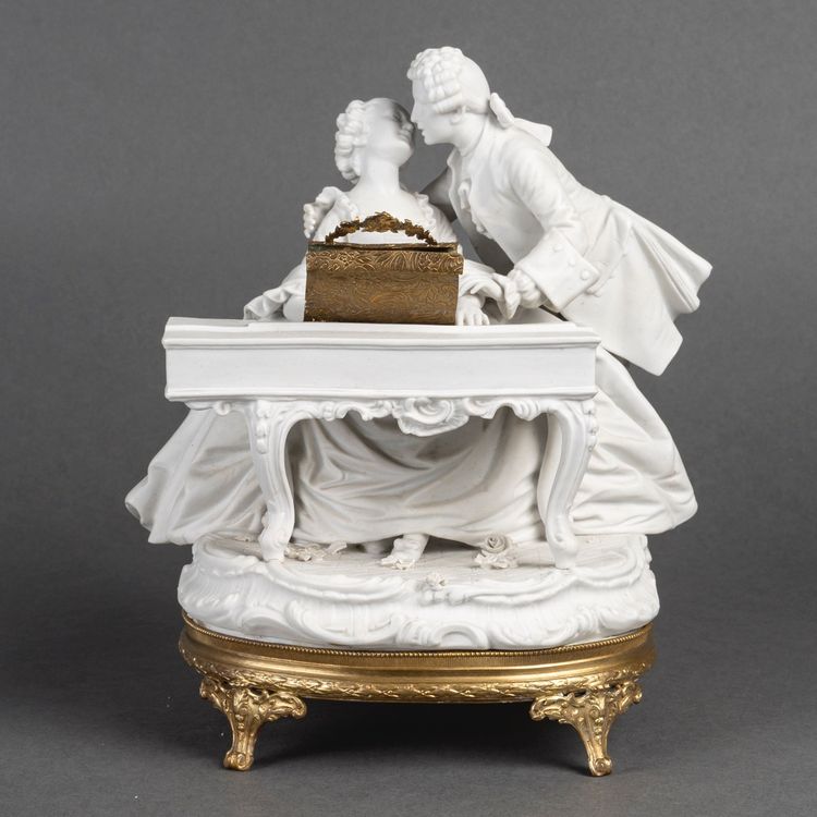 Une sculpture romantique en biscuit, fin XIXème siècle 