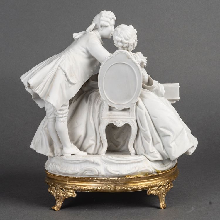 Une sculpture romantique en biscuit, fin XIXème siècle 