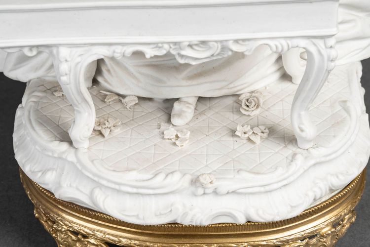 Une sculpture romantique en biscuit, fin XIXème siècle 