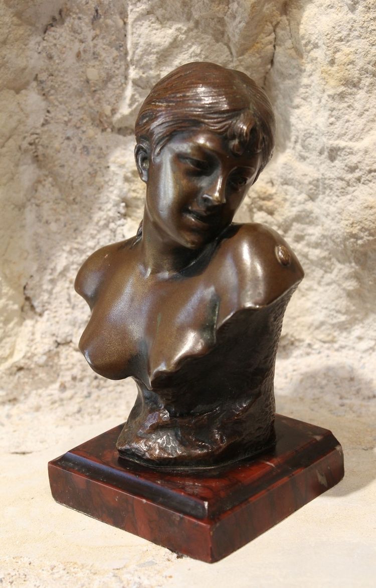 Scultura in bronzo di un busto femminile Jean Garnier (1853-1930)