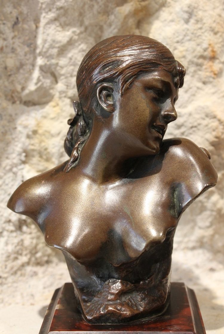 Scultura in bronzo di un busto femminile Jean Garnier (1853-1930)