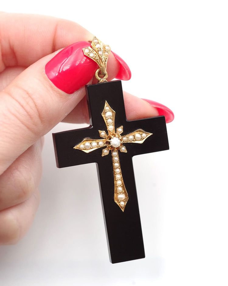 Kreuzanhänger Onyx und Perlen aus 18k Gold, altes Souvenirkreuz, Second Empire, Napoleon III.
