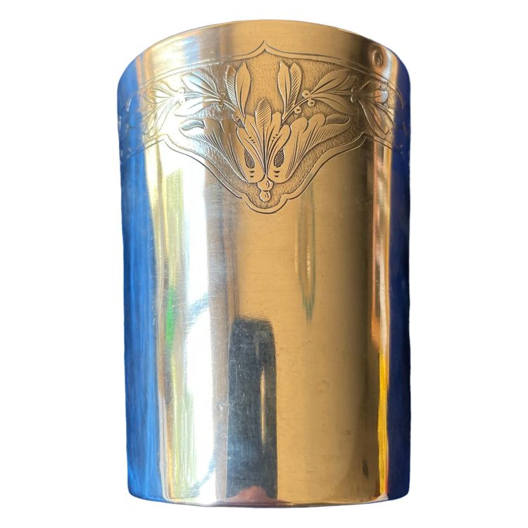 Floral frieze tumbler.