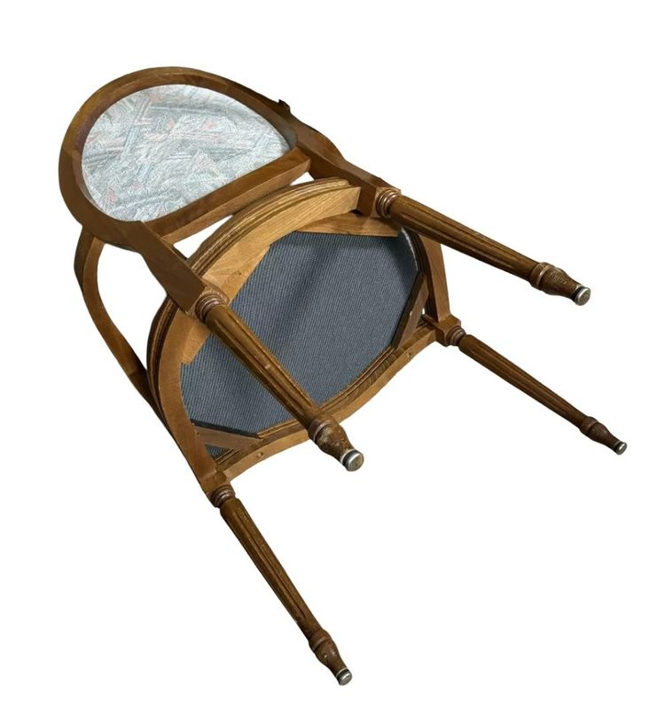 Paire de fauteuils louis XVI a dossiers médaillons 