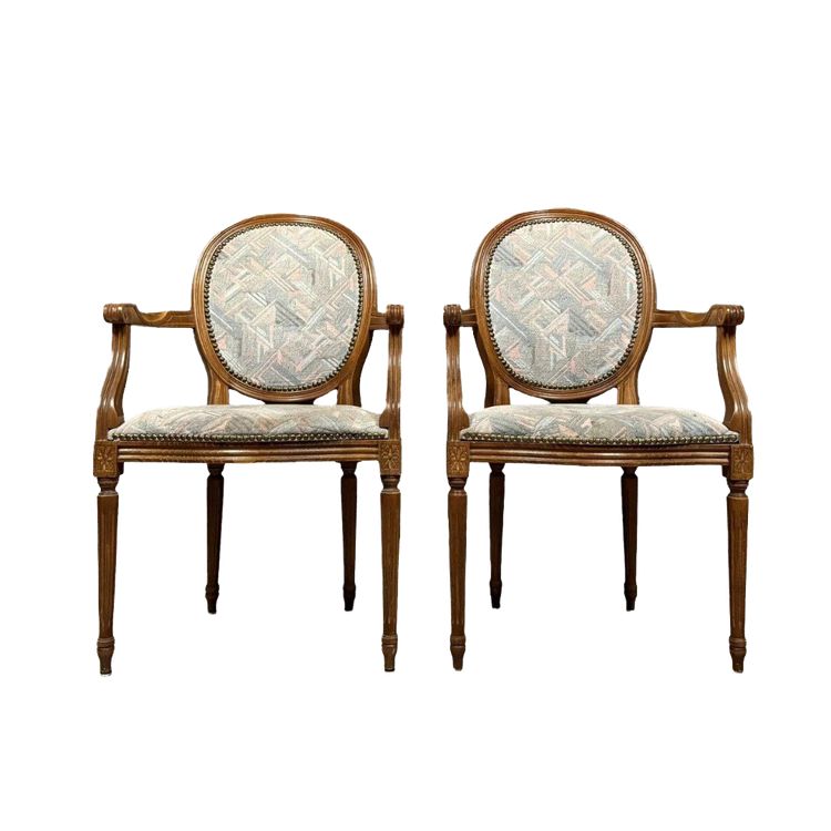 Paire de fauteuils louis XVI a dossiers médaillons 
