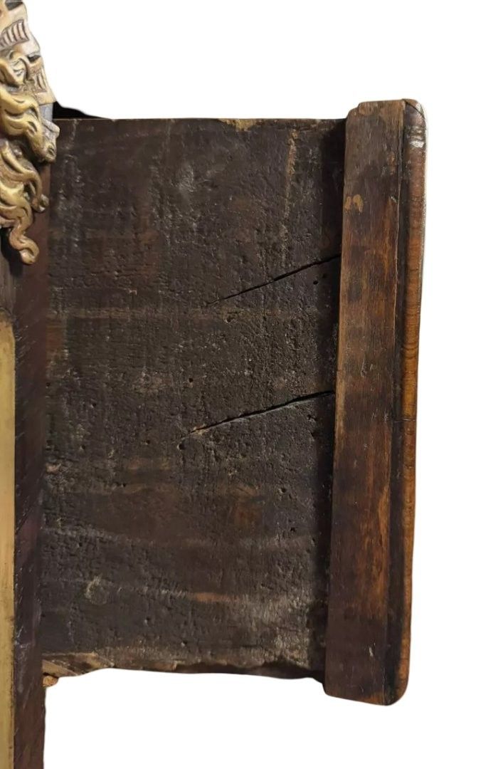 Cassettone di epoca Regency del XVIII secolo in intarsio e giunchi di rame