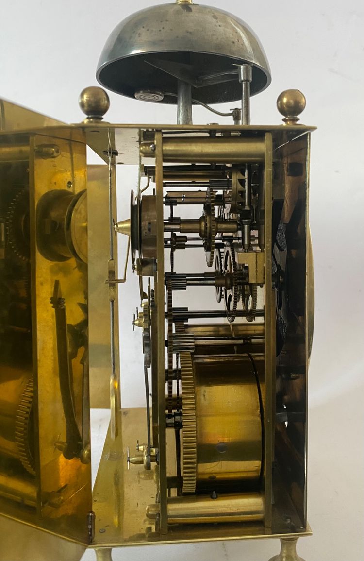 CAPUCINE-UHR MIT SCHLAGWERK UND WECKER, UM 1800