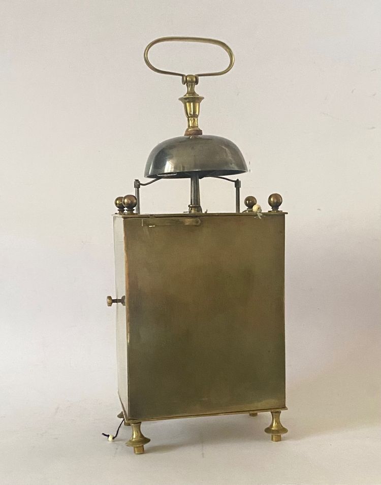 CAPUCINE-UHR MIT SCHLAGWERK UND WECKER, UM 1800