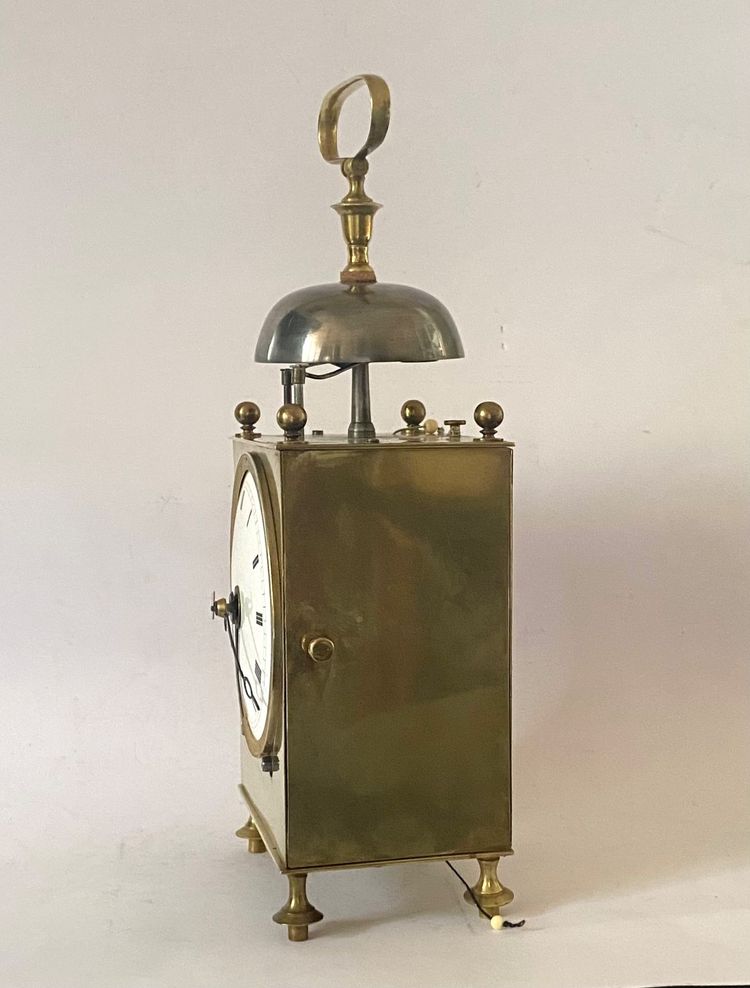 CAPUCINE-UHR MIT SCHLAGWERK UND WECKER, UM 1800