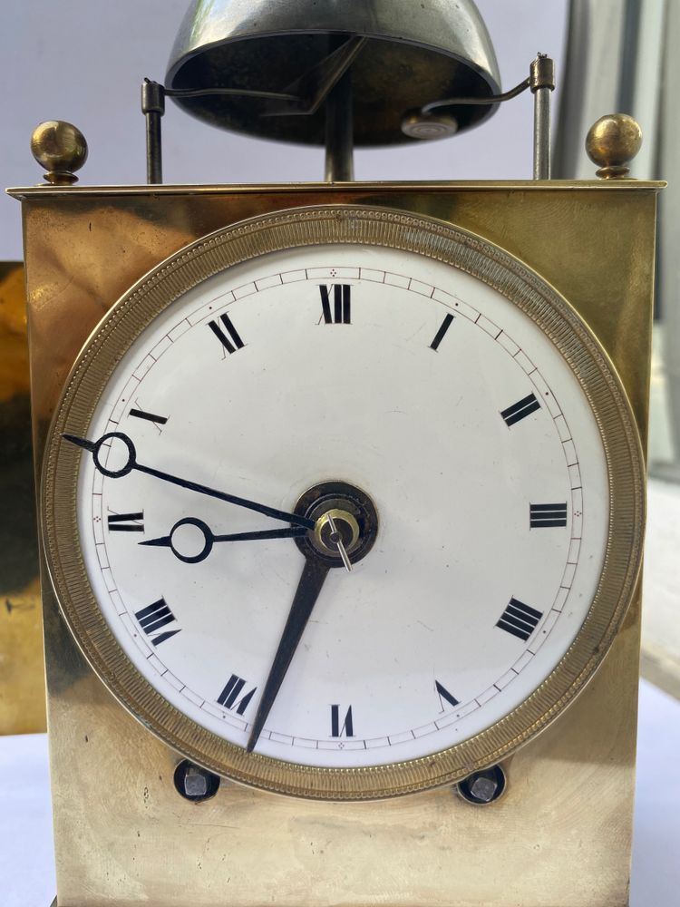 CAPUCINE-UHR MIT SCHLAGWERK UND WECKER, UM 1800