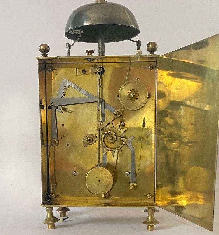 CAPUCINE-UHR MIT SCHLAGWERK UND WECKER, UM 1800