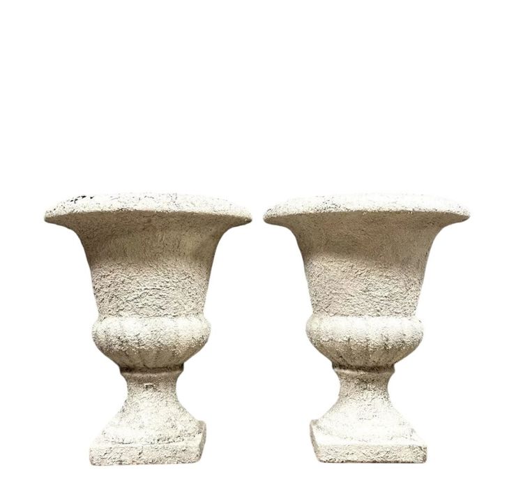Paire de grands vases Médicis en pierre reconstituée époque début XXème