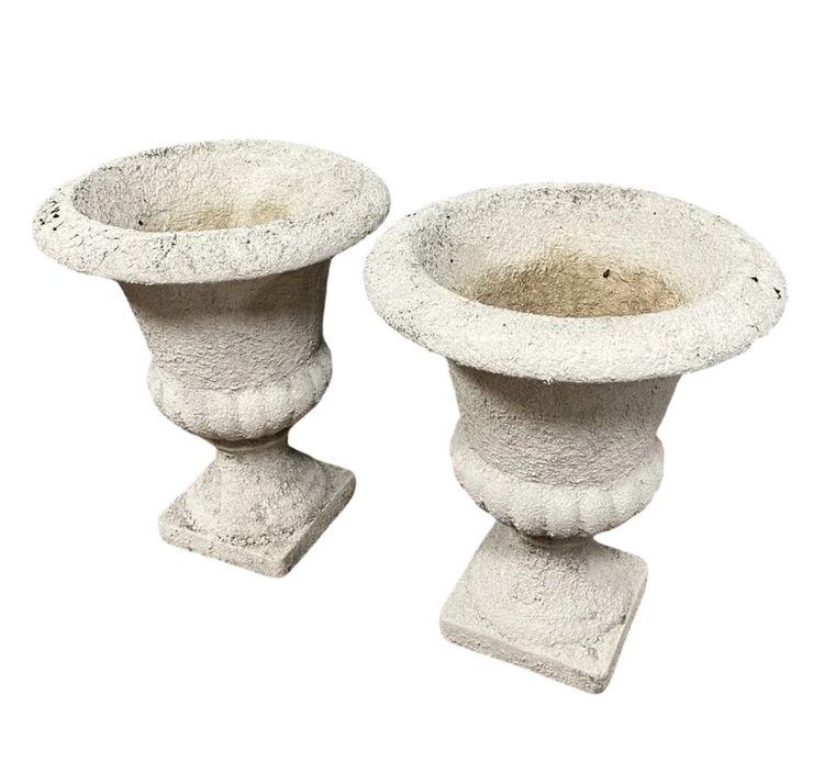 Paire de grands vases Médicis en pierre reconstituée époque début XXème