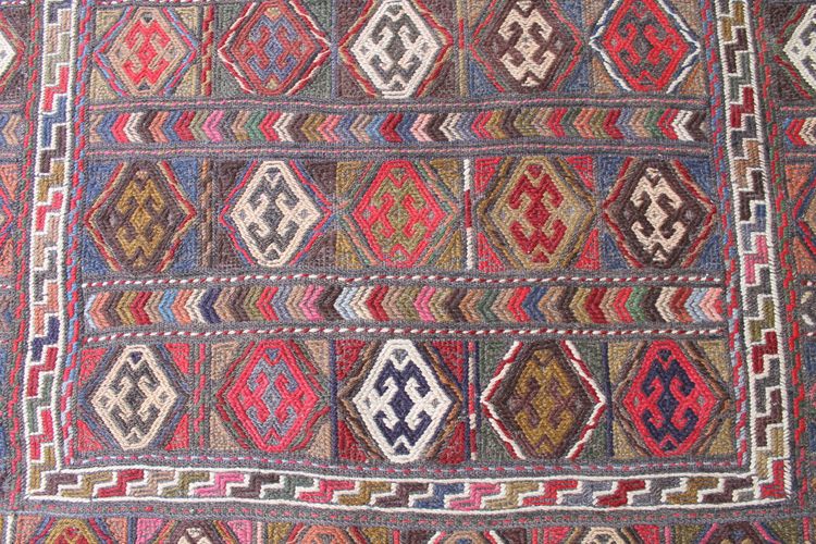 Kilim rug in wool with geometric decoration 20th century d : 103 x 203 cm