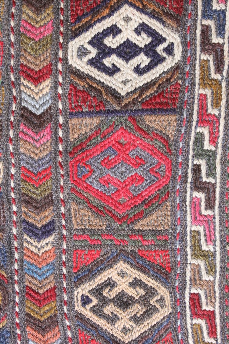 Kilim rug in wool with geometric decoration 20th century d : 103 x 203 cm