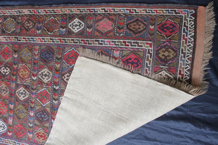 Kilim rug in wool with geometric decoration 20th century d : 103 x 203 cm