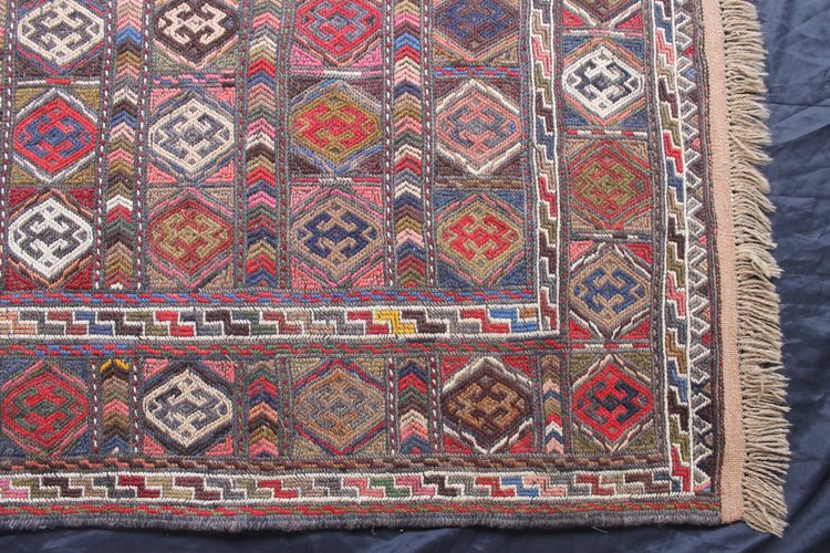 Kilim rug in wool with geometric decoration 20th century d : 103 x 203 cm