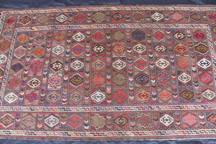 Kilim rug in wool with geometric decoration 20th century d : 103 x 203 cm