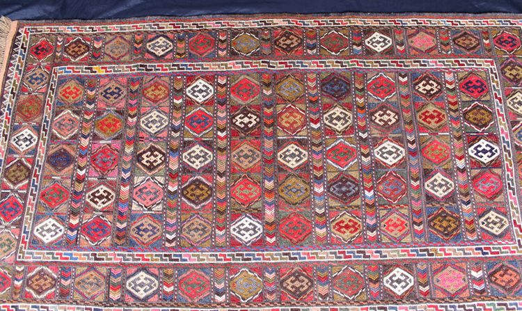 Kilim rug in wool with geometric decoration 20th century d : 103 x 203 cm