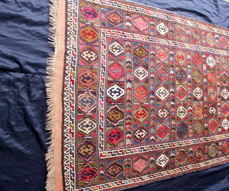 Kilim rug in wool with geometric decoration 20th century d : 103 x 203 cm