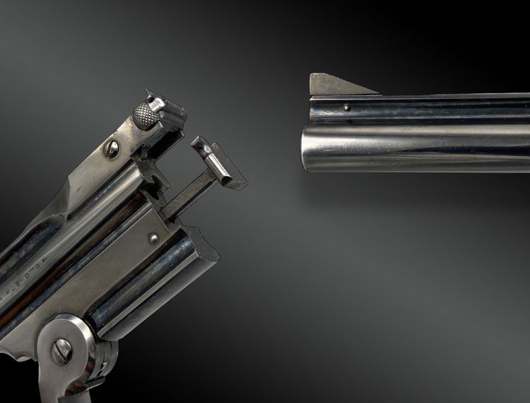 PISTOLA A COLPO SINGOLO SMITH & WESSON, 2 Mod. CALCIO LIBERTY ALLEGORIA.