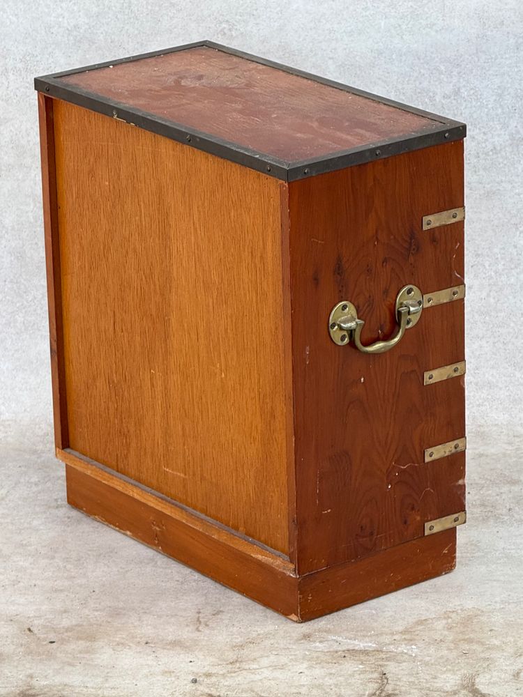 Doll cabinet