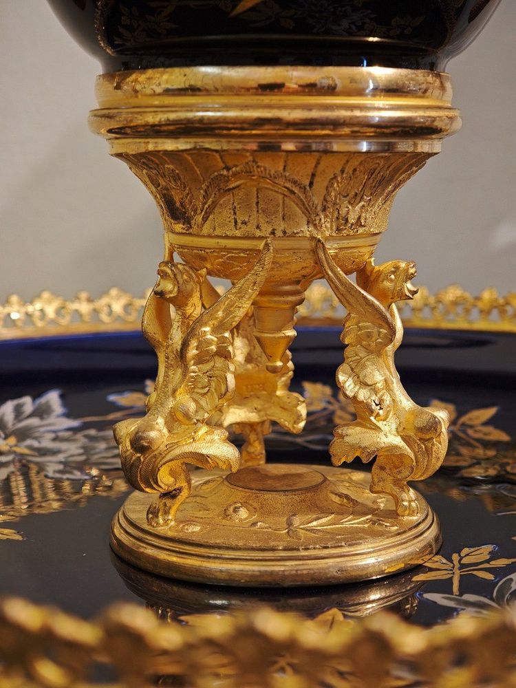Ciotola in fine terracotta blu con decorazione floreale Montata in bronzo dorato Sarreguemines XIX secolo