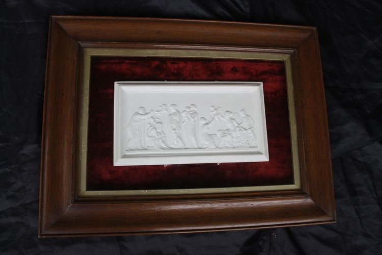 Paire de gypseries bas reliefs avec décor à l'Antique époque fin 19ème encadrées 