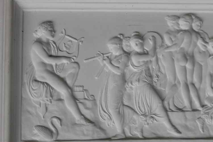Paire de gypseries bas reliefs avec décor à l'Antique époque fin 19ème encadrées 