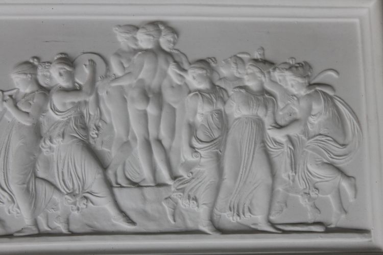 Paire de gypseries bas reliefs avec décor à l'Antique époque fin 19ème encadrées 