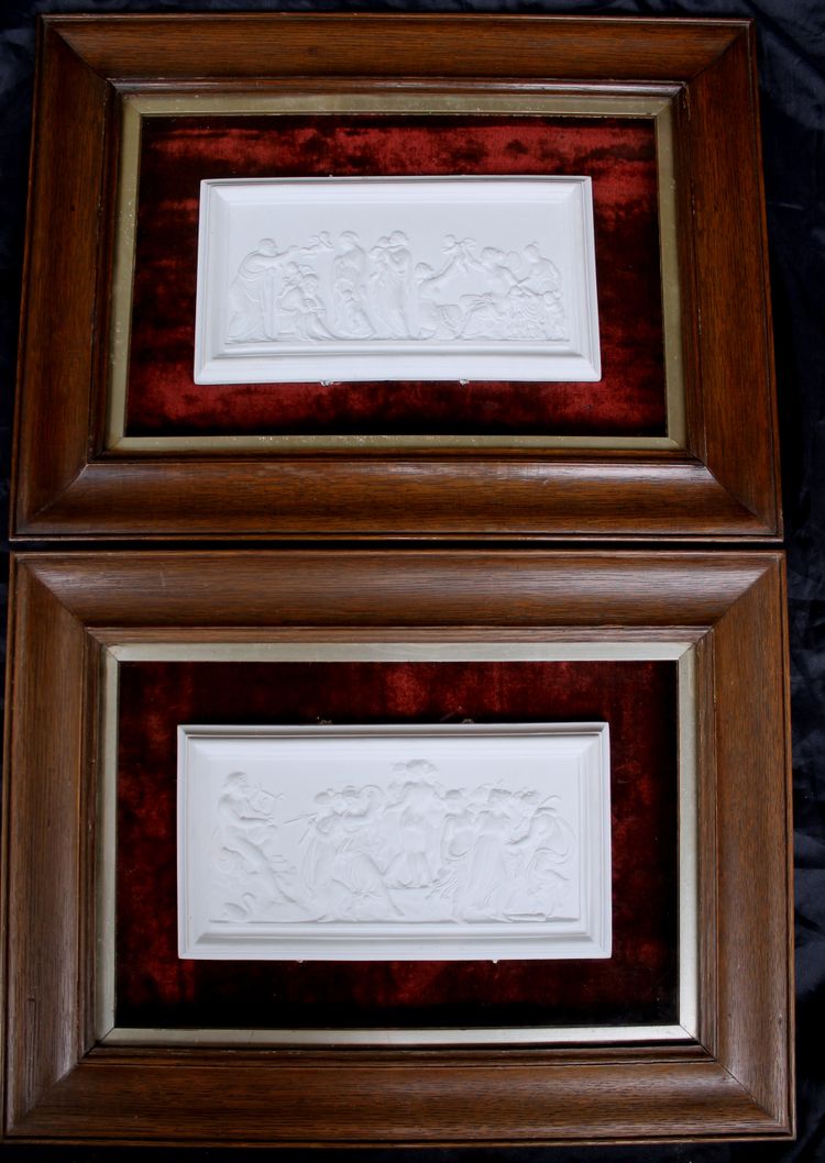Paire de gypseries bas reliefs avec décor à l'Antique époque fin 19ème encadrées 