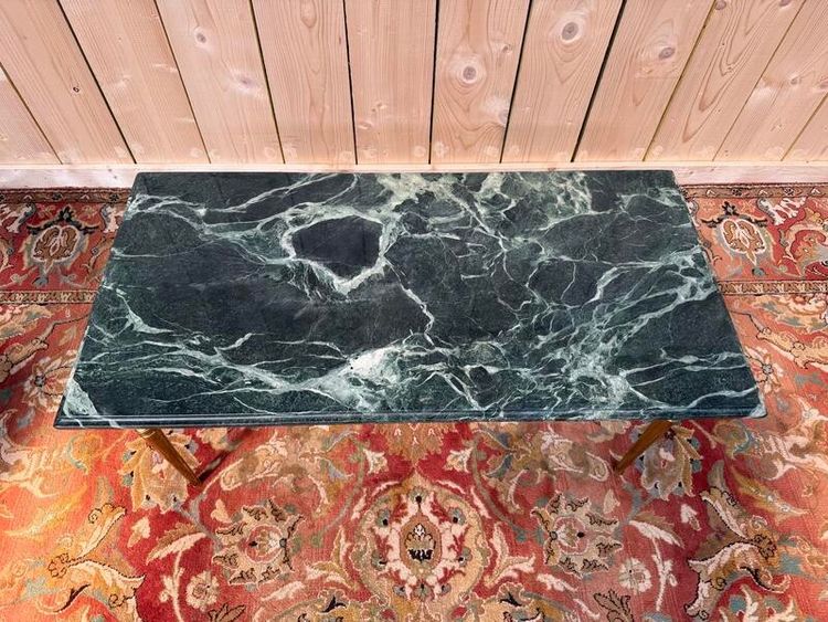 Table basse de style Louis XVI en laiton et marbre vert de mer 